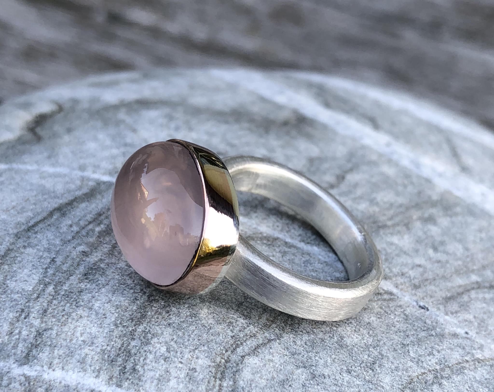 Rosenquarzring mit 14 Karat Rotgoldfassung – Bild 4