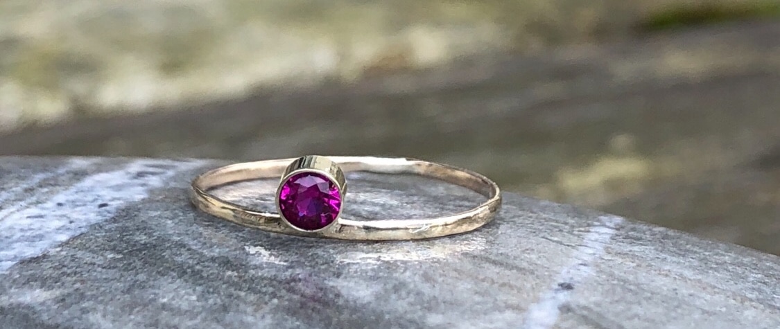 Zarter Rubinring 585 Gelbgold mit aufgesetzter Fassung – Bild 3
