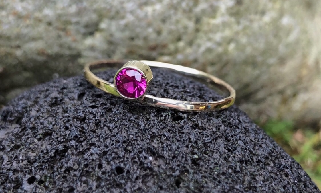 Zarter Rubinring 585 Gelbgold mit aufgesetzter Fassung – Bild 4