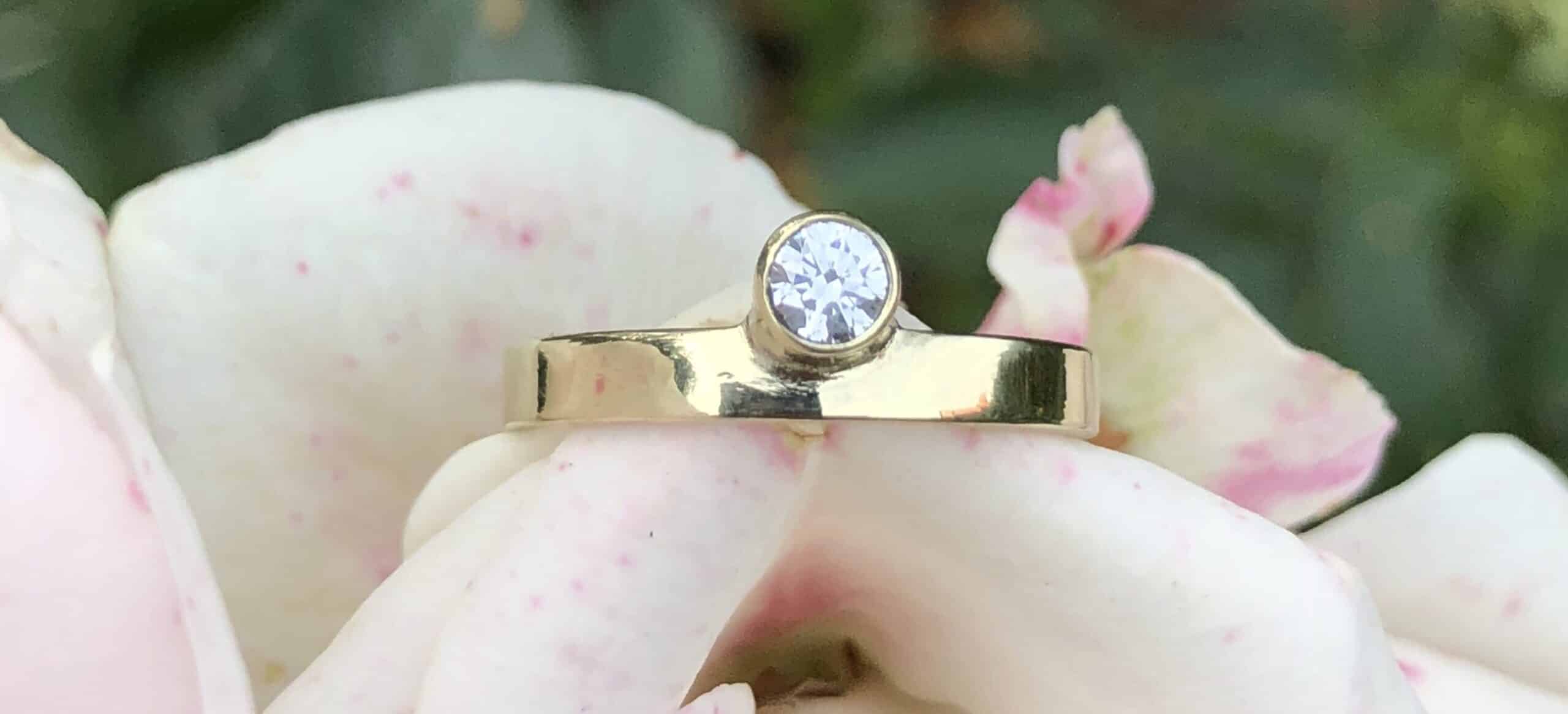 Weißer Zirkonia in aufgesetzter 585 Gelbgoldfassung – Bild 7