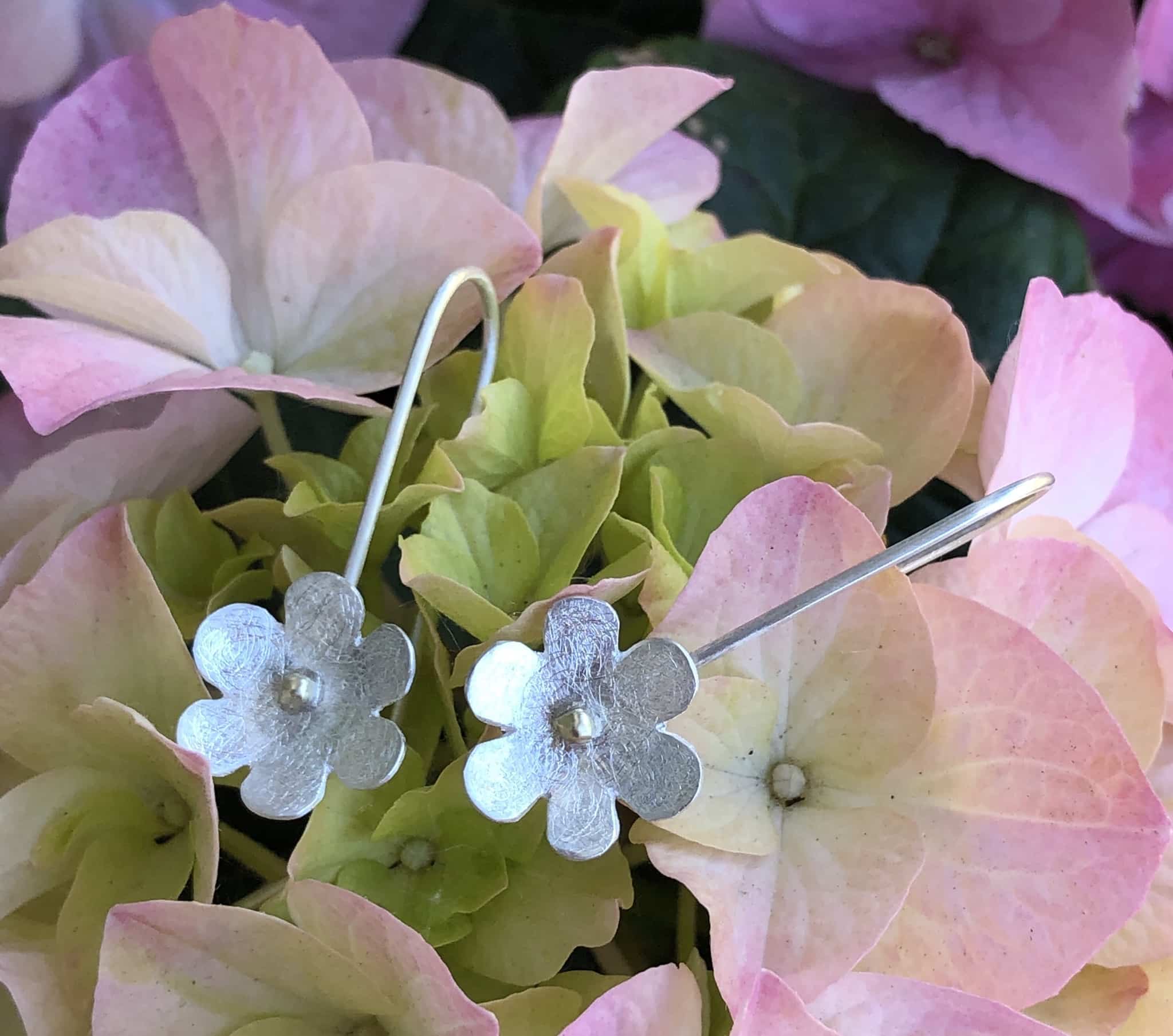 Ohrhänger 925 Silber/ 585 Gold Blümchen mit langem Haken – Bild 2