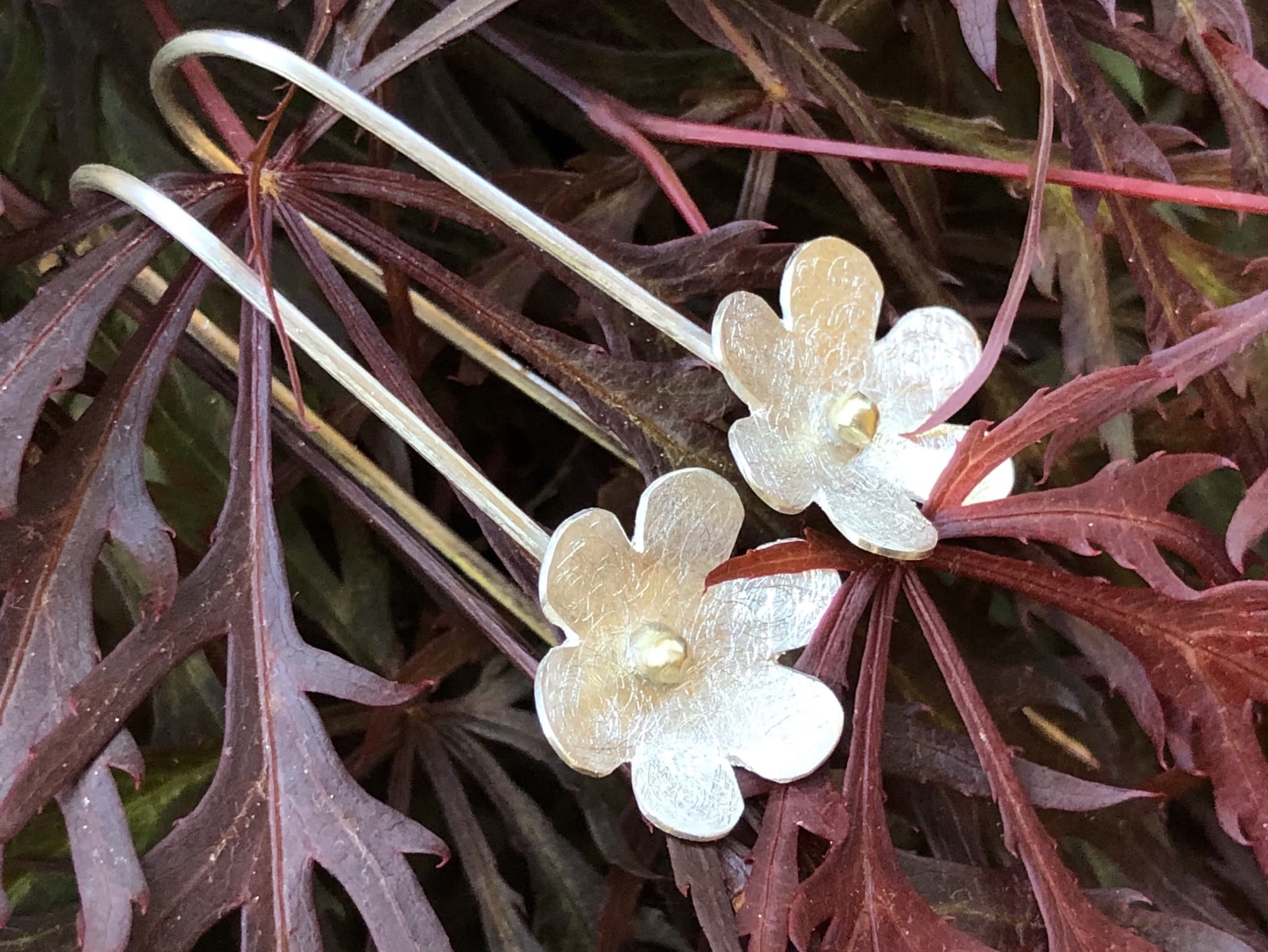 Ohrhänger 925 Silber/ 585 Gold Blümchen mit langem Haken – Bild 6