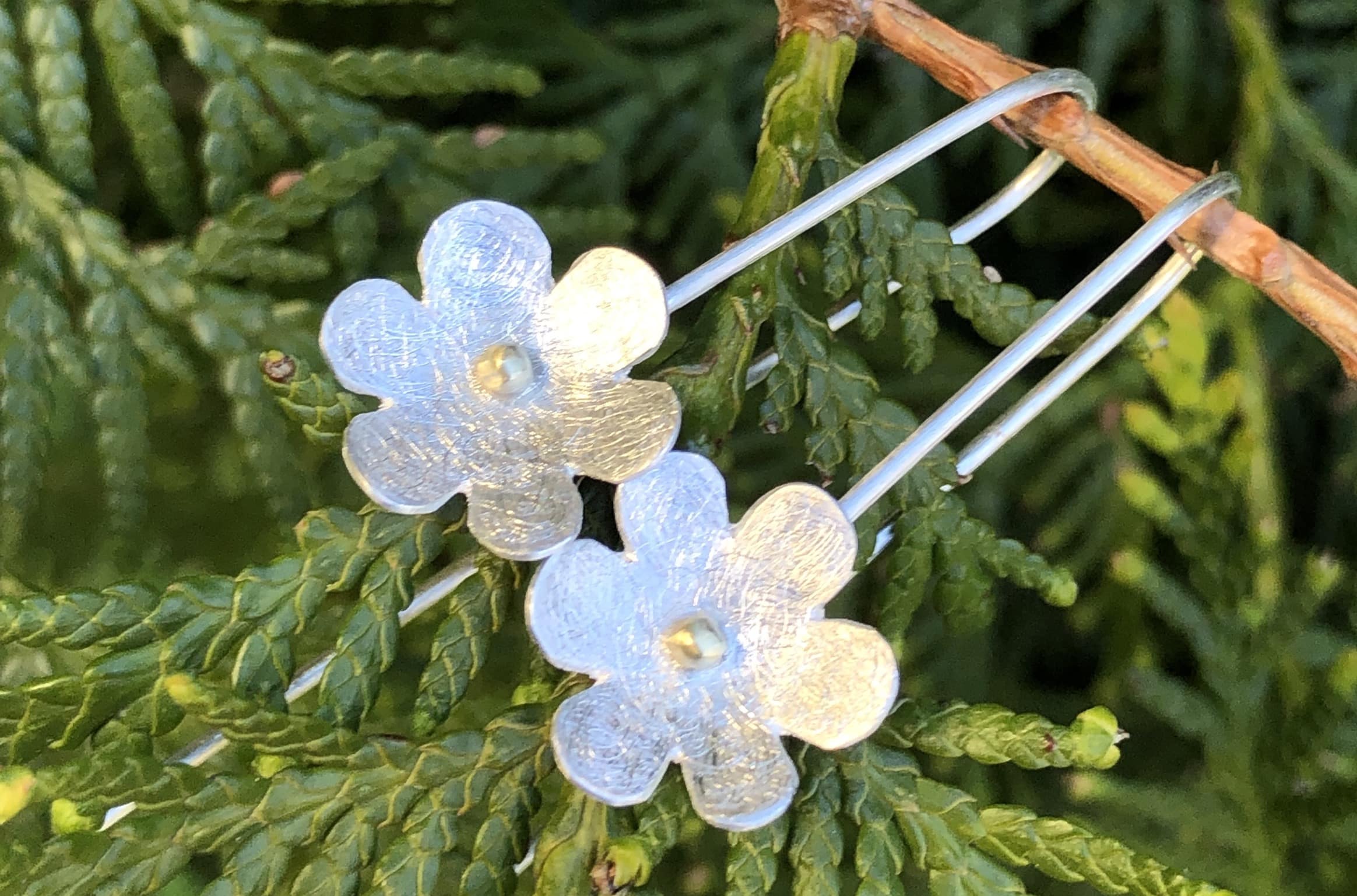Ohrhänger 925 Silber/ 585 Gold Blümchen mit langem Haken – Bild 5