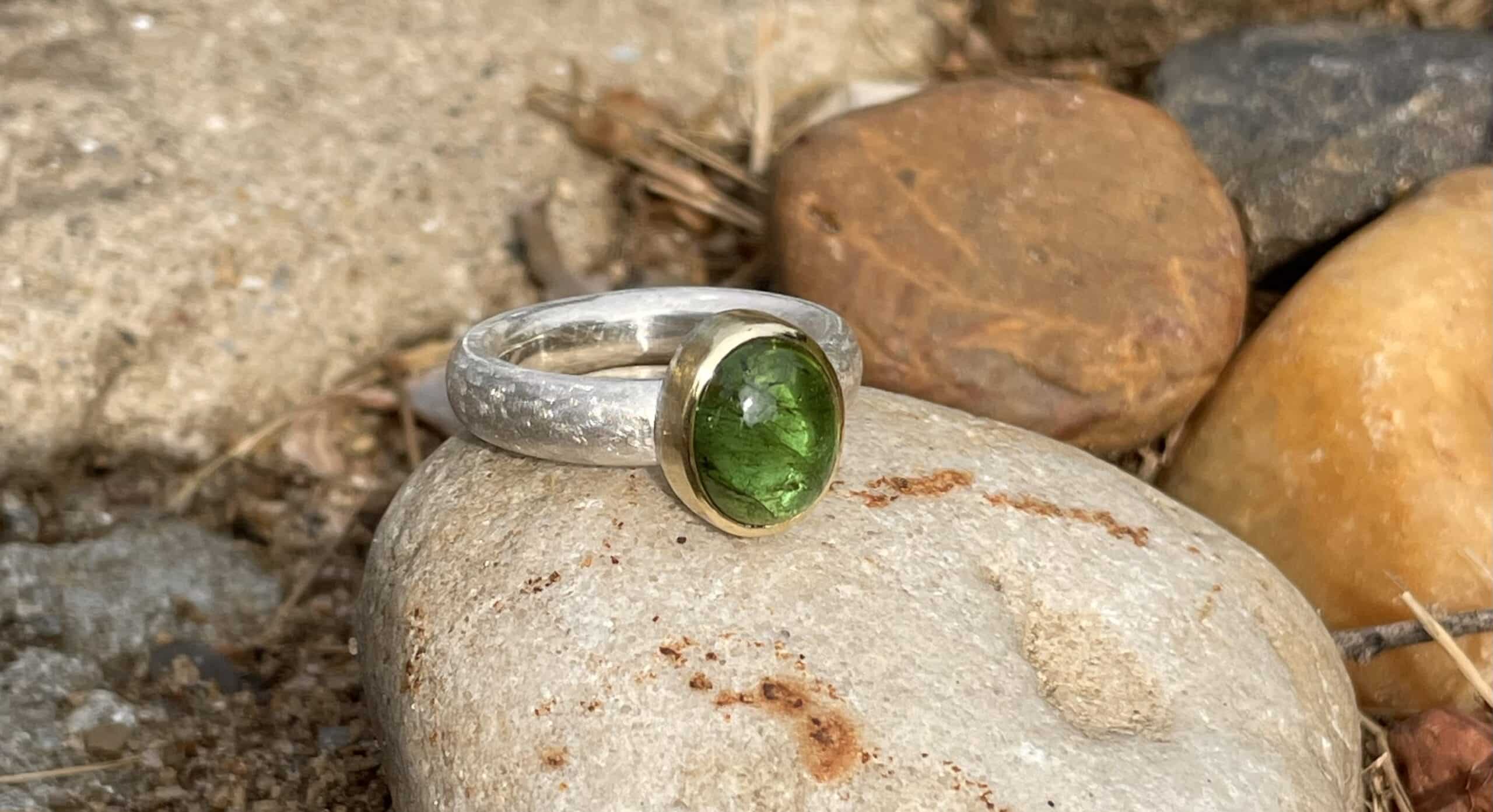 Edelstein Ring grüner Turmalin Cabochon 925 Silber/ 585 Gold handgefertigt