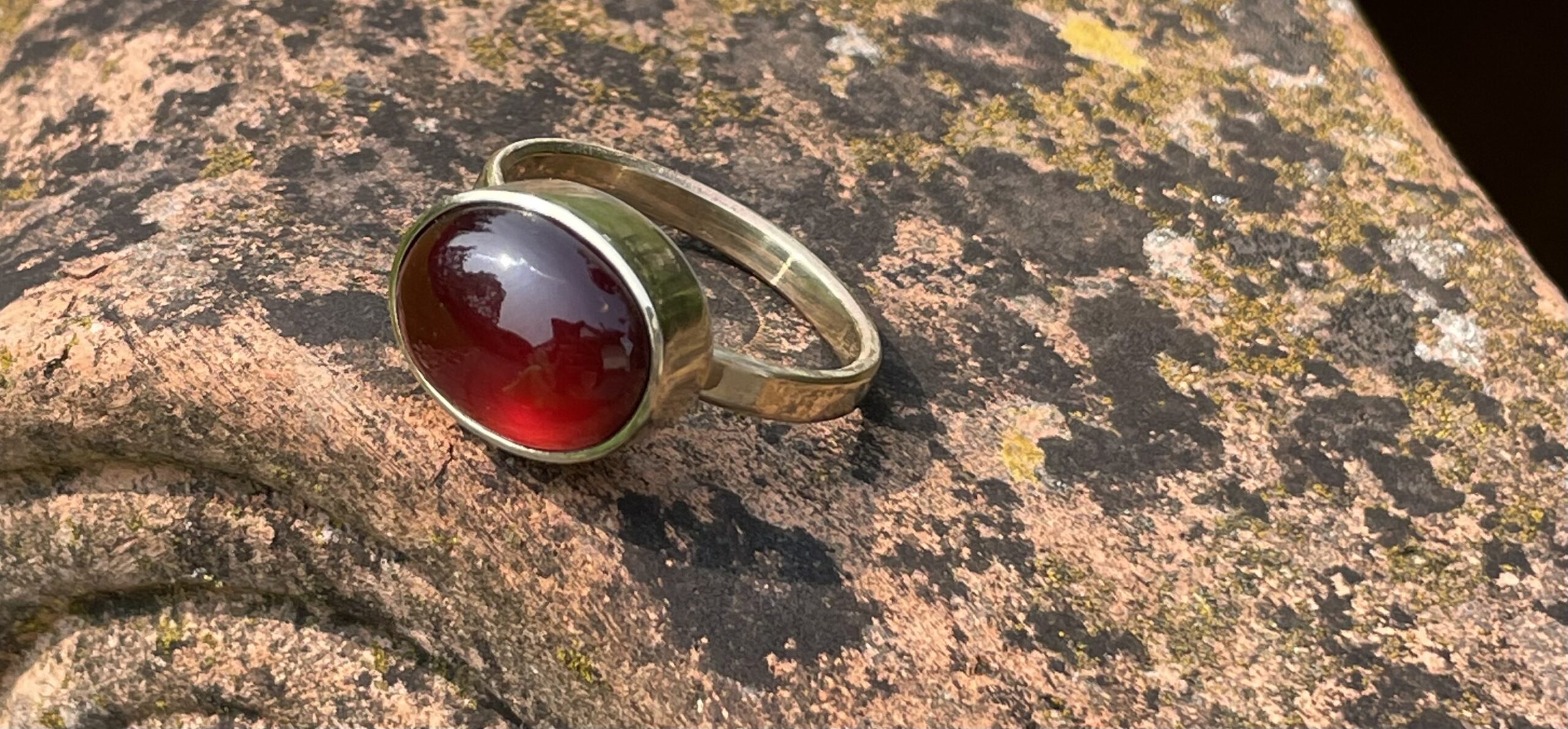 Edelstein Ring Hessonit Cabochon 585 Gold handgefertigt – Bild 5